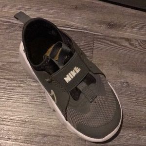 Nike toddler shoes used